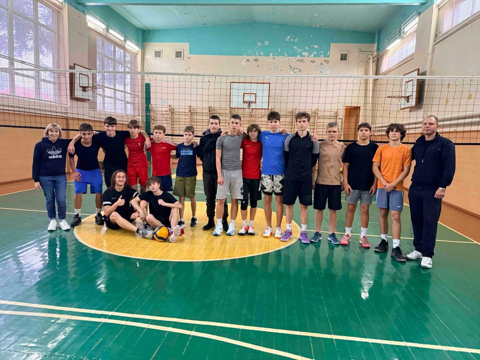 🏐 Спорт об’єднує: товариські волейбольні зустрічі! 💙💛